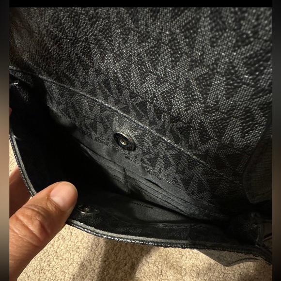 Michael Kors Signature logo pattern and logo charm purse - Picture 3 of 12